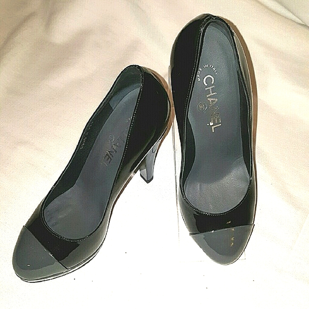 🔥CHANEL Black/Gray Patent Pumps